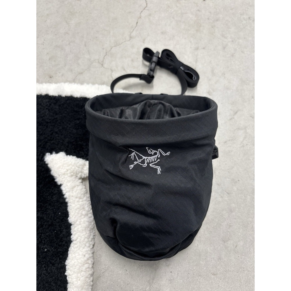 ARC'TERYX ION LIGHTWEIGHT CHALK BAG LARGE BLACK ROCK CLIMBING NWOT